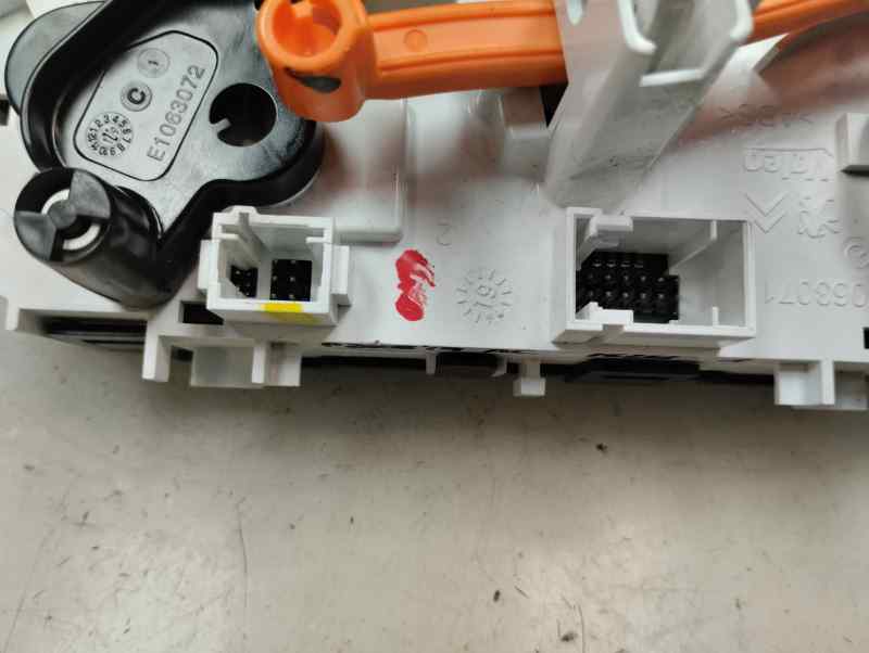 MANDO CALEFACCION AIRE ACONDICIONADO PEUGEOT 2008 2019 1.2 VTI MT 82CV