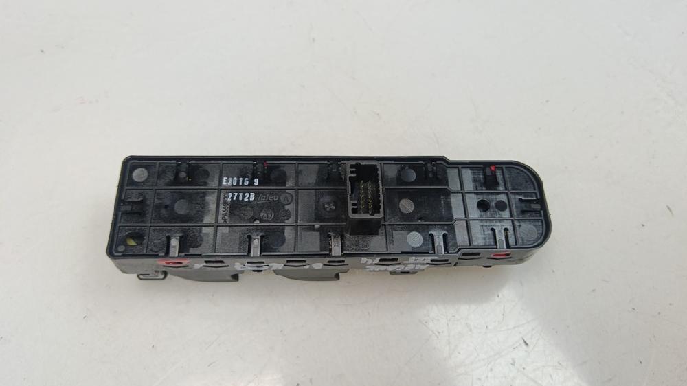 MANDO ELEVALUNAS DELANTERO IZQUIERDO RENAULT MEGANE 1.2 TCE MT 115CV
