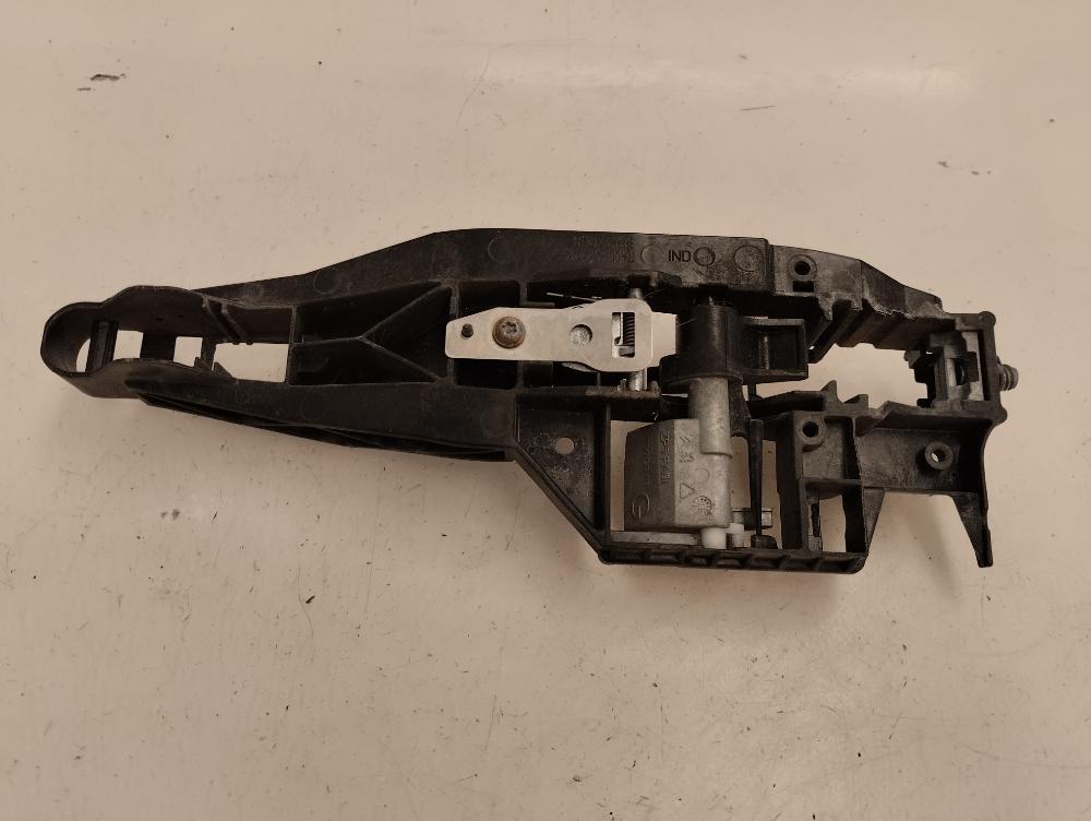 SOPORTE MANETA EXTERIOR PUERTA TRASERA IZQUIERDA PEUGEOT 208 1.4 HDI MT 68CV