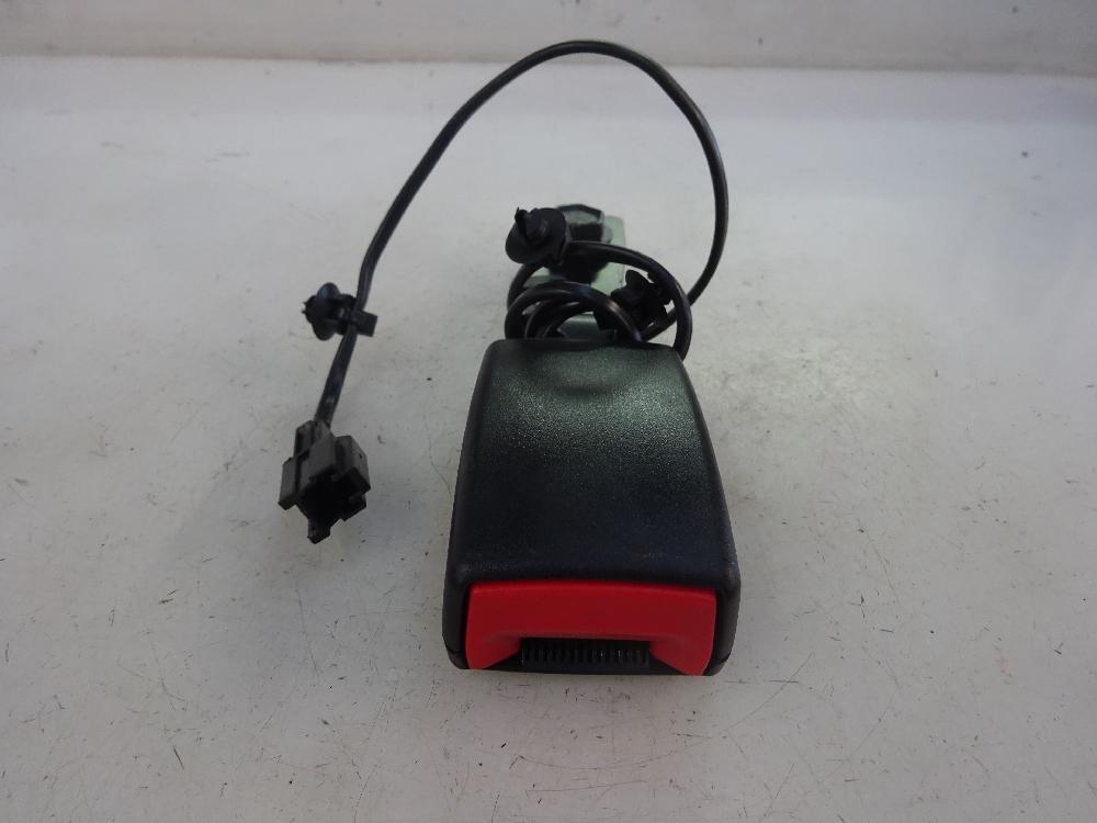 ANCLAJE CINTURON DELANTERO IZQUIERDO MITSUBISHI COLT 1.3 MT 95CV