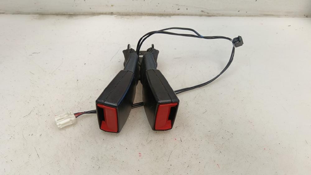 ANCLAJE CINTURON TRASERO DERECHO CITROEN C4 CACTUS 1.6 MT 99CV | 73KW