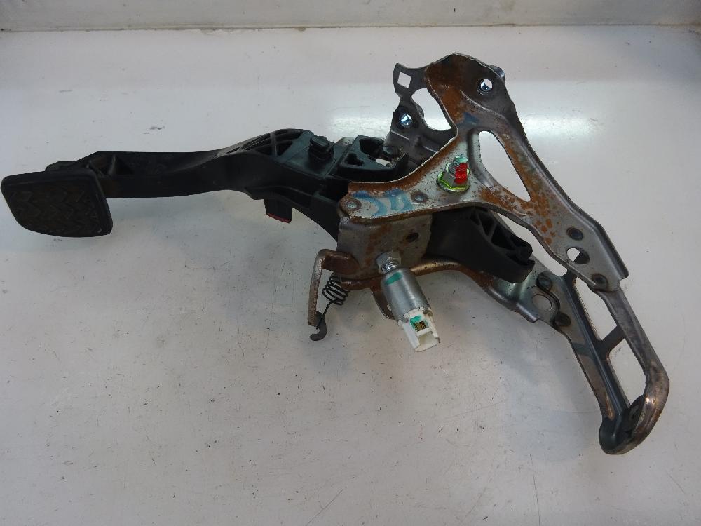 PEDAL EMBRAGUE TOYOTA YARIS 1.0 MT 69CV