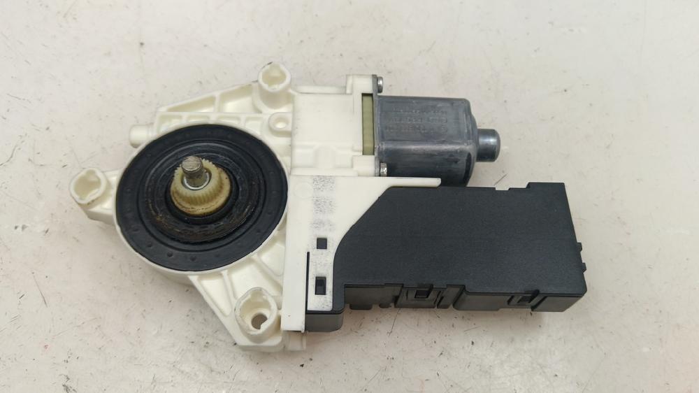 MOTOR ELEVALUNAS DELANTERO DERECHO PEUGEOT 407 2.0 HDI MT 136CV