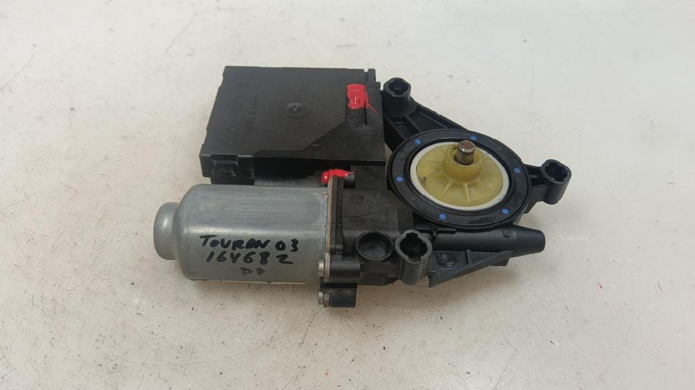 MOTOR ELEVALUNAS DELANTERO DERECHO VOLKSWAGEN TOURAN 1.9 TDI MT 105CV | 77KW