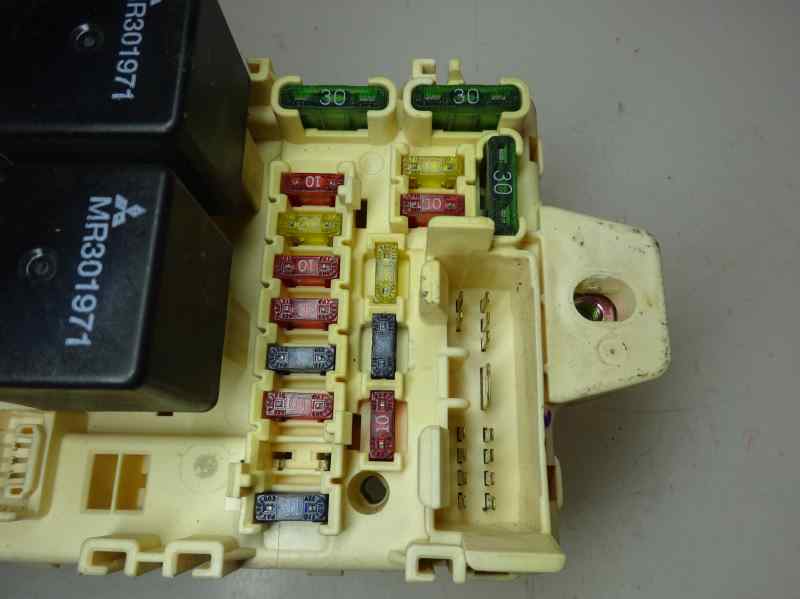 CAJA RELES FUSIBLES MITSUBISHI MONTERO 3.2 DI-D MT 165CV