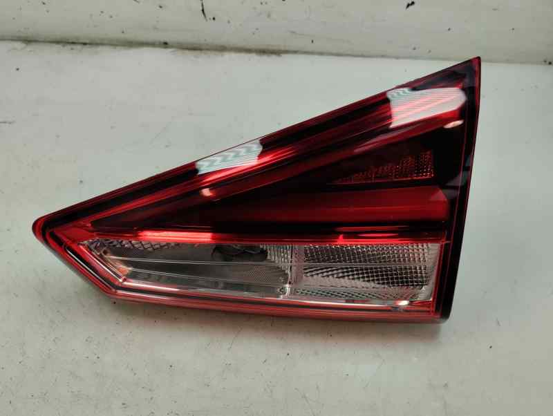 PILOTO TRASERO DERECHO INTERIOR SEAT ARONA 1.0 AMT 110CV | 81KW