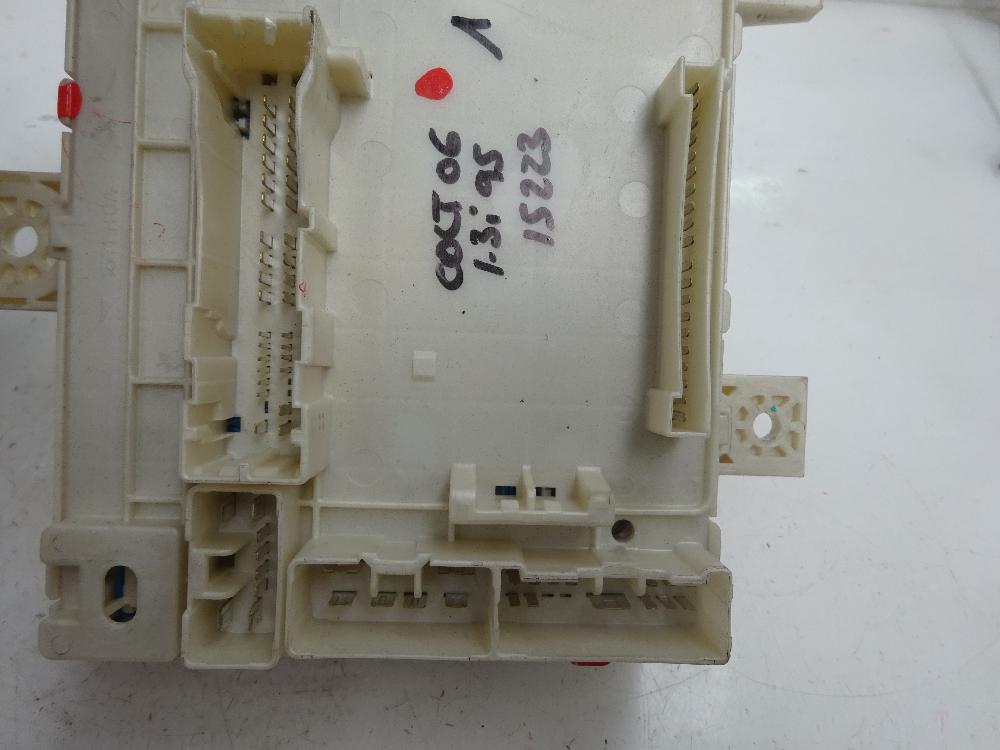 CAJA RELES FUSIBLES MITSUBISHI COLT 1.3 MT 95CV