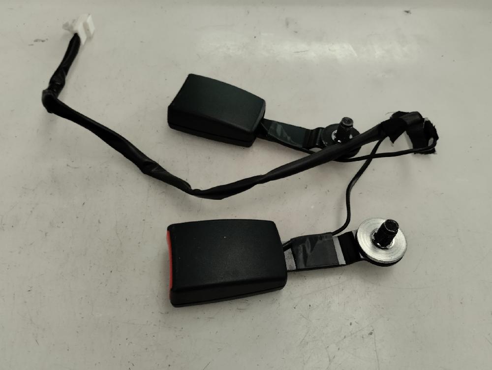 ANCLAJE CINTURON TRASERO IZQUIERDO TOYOTA VERSO 1.6 MT 133CV