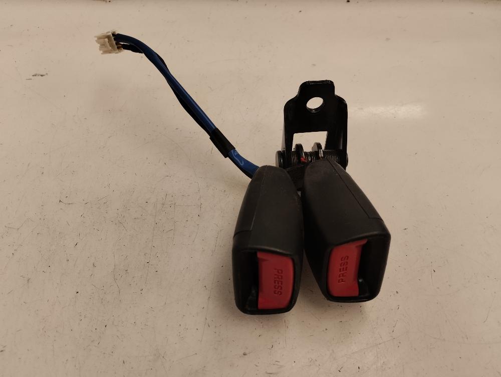 ANCLAJE CINTURON TRASERO IZQUIERDO HYUNDAI I30 1.4 MT 109CV | 80KW