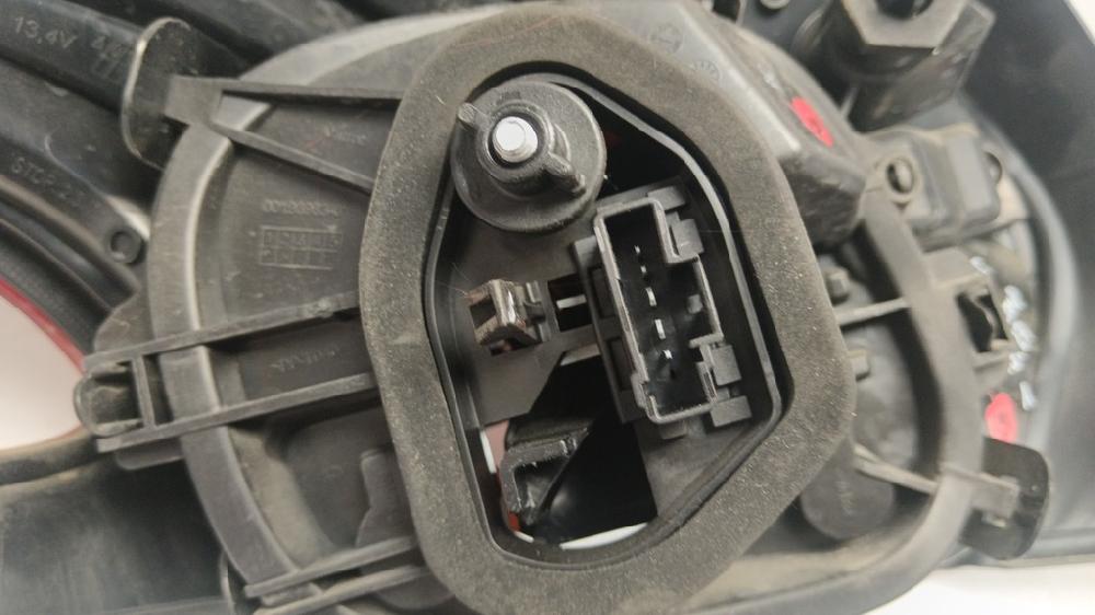 PILOTO TRASERO DERECHO PEUGEOT 208 1.2 VTI ETG 82CV