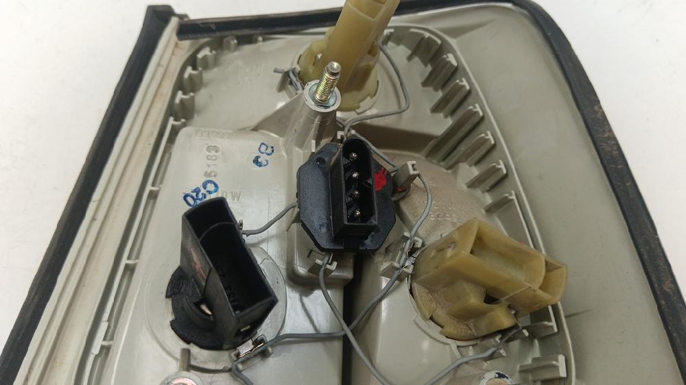 PILOTO TRASERO IZQUIERDO BMW SERIE 5 2.0 520I MT 150CV