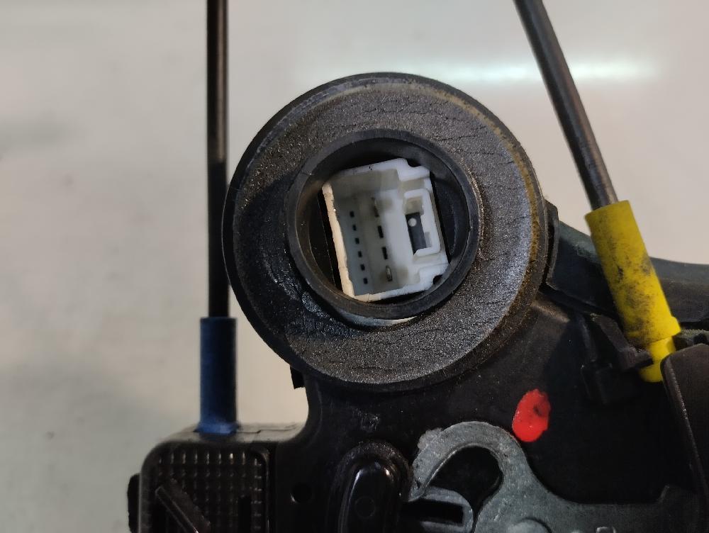 CERRADURA PUERTA TRASERA DERECHA TOYOTA COROLLA VERSO 2.2 TD MT 136CV