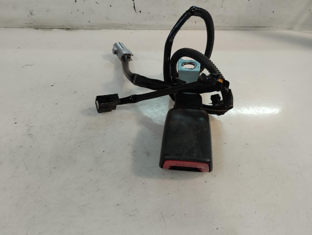 ANCLAJE CINTURON DELANTERO IZQUIERDO TOYOTA COROLLA VERSO 2.2 TD MT 136CV