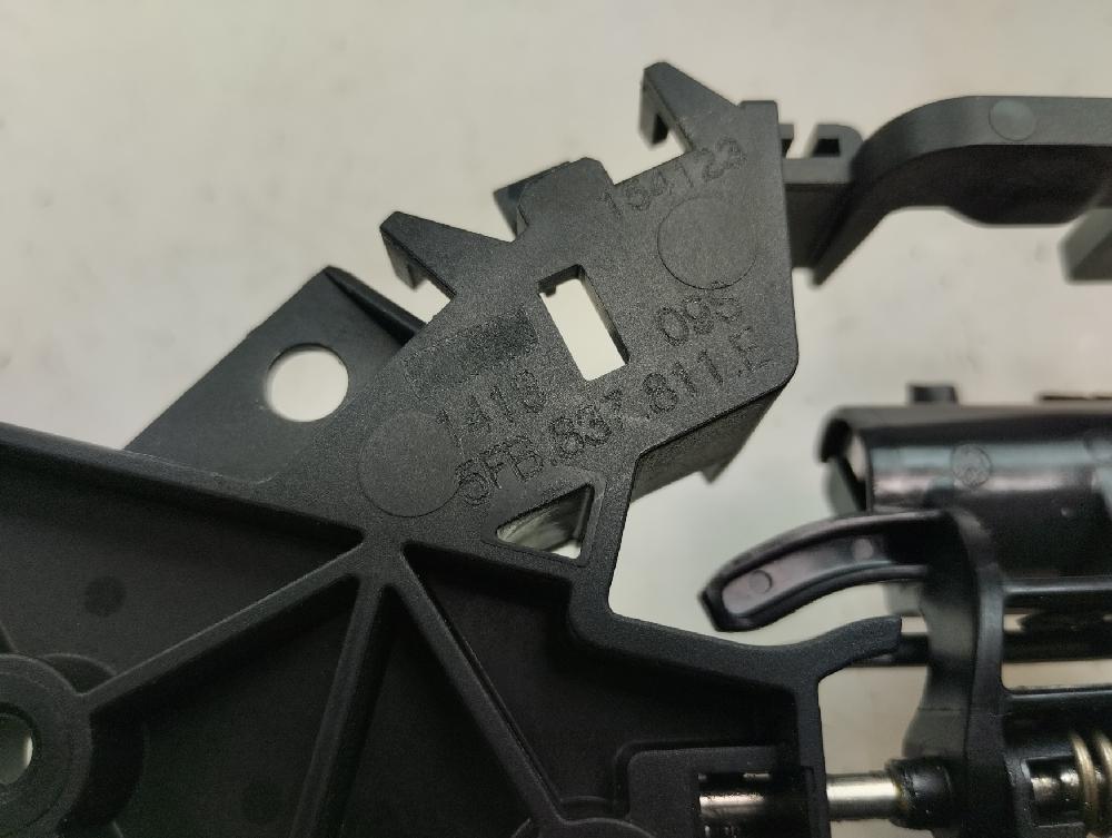 SOPORTE MANETA EXTERIOR DELANTERA IZQUIERDA SEAT LEON 2023 1.5 130CV MT