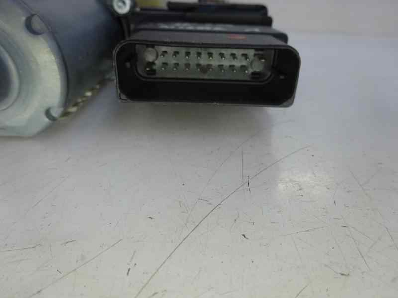 MOTOR ELEVALUNAS TRASERO DERECHO VOLKSWAGEN GOLF 1.9 TDI 5MT 105CV