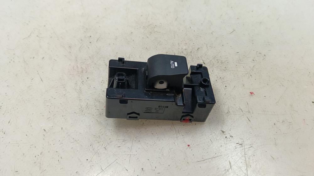 MANDO ELEVALUNAS DELANTERO DERECHO HYUNDAI IONIQ 1.6 HYBRID AMT 105CV