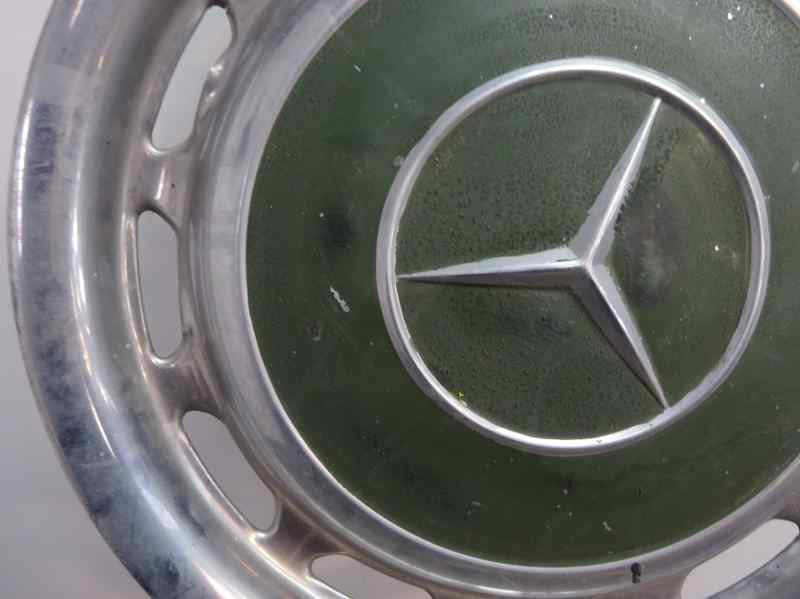 TAPACUBOS MERCEDES BENZ CLASE E 1977 2.0 E 220 D 4MT 60CV