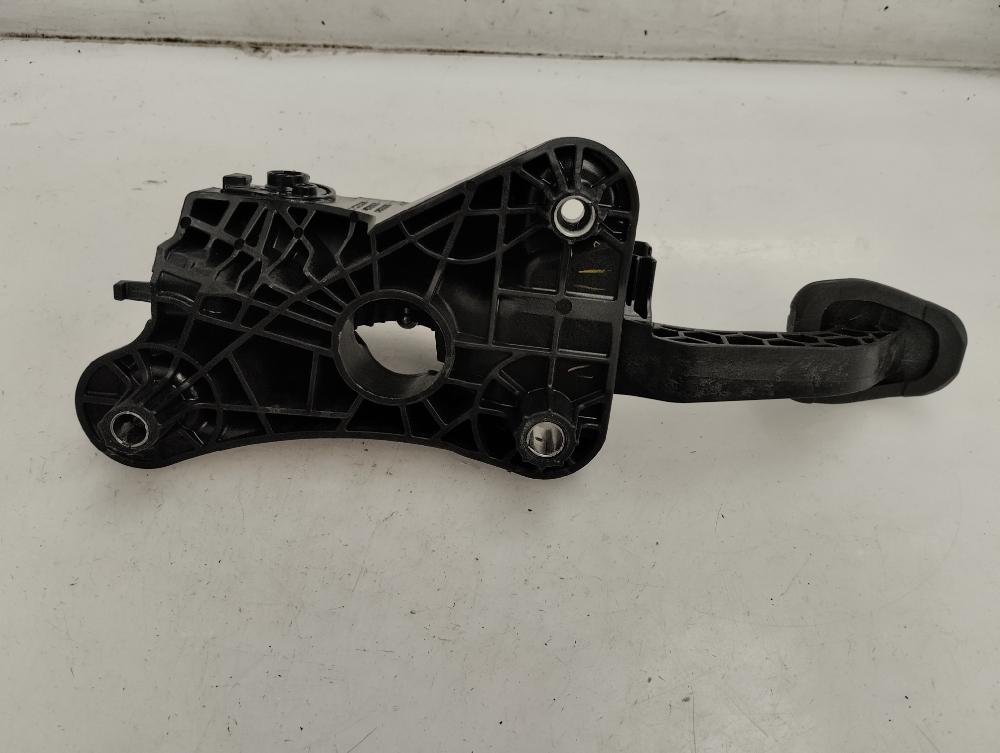 PEDAL EMBRAGUE DACIA SANDERO 1.0 MT 100CV | 74KW