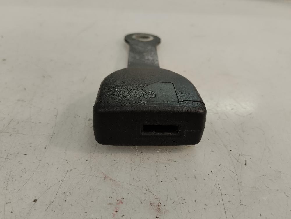 ANCLAJE CINTURON TRASERO CENTRAL TOYOTA COROLLA VERSO 2.2 TD MT 136CV