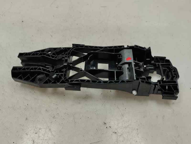SOPORTE MANETA EXTERIOR PUERTA TRASERA DERECHA SEAT ARONA 2023 1.0 AMT 110CV | 81KW