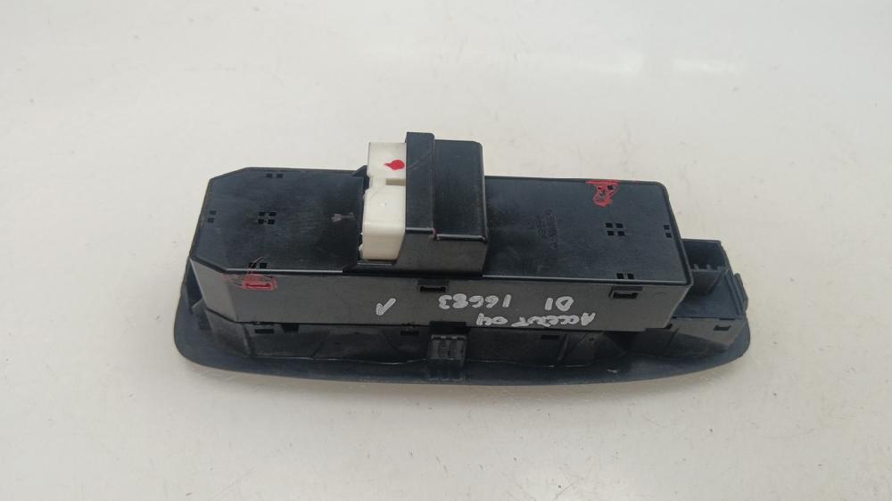 MANDO ELEVALUNAS DELANTERO IZQUIERDO HYUNDAI ACCENT 1.5 MT 82CV | 60KW