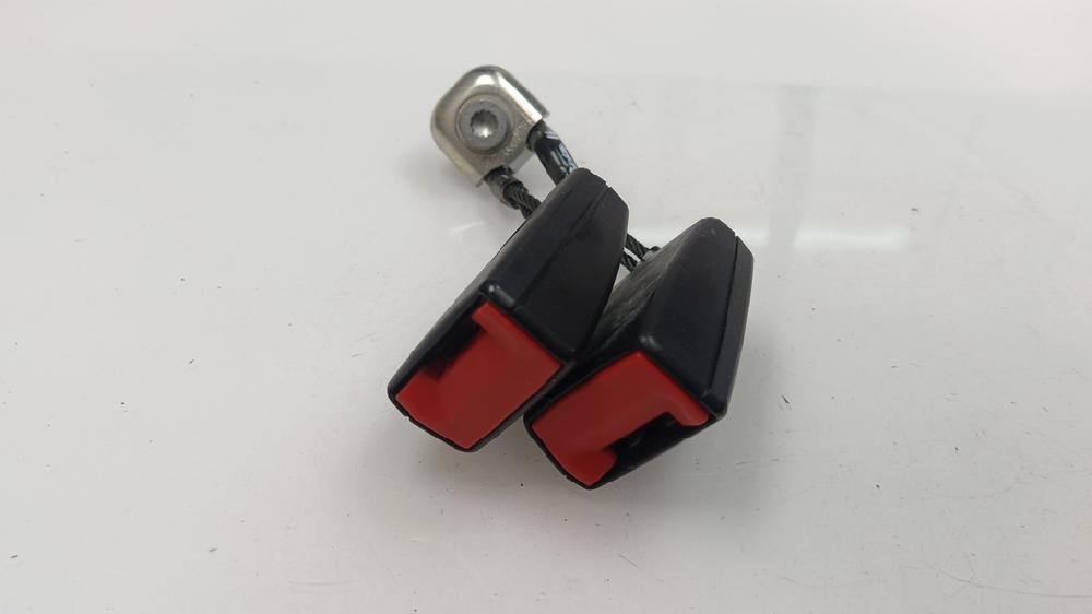 ANCLAJE CINTURON TRASERO IZQUIERDO VOLKSWAGEN POLO 2016 1.4 MT 75CV | 55KW