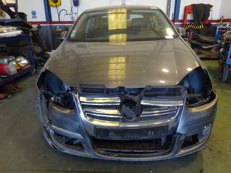 VOLKSWAGEN JETTA 2005 1.9 TDI BLUEMOTION MT 105CV