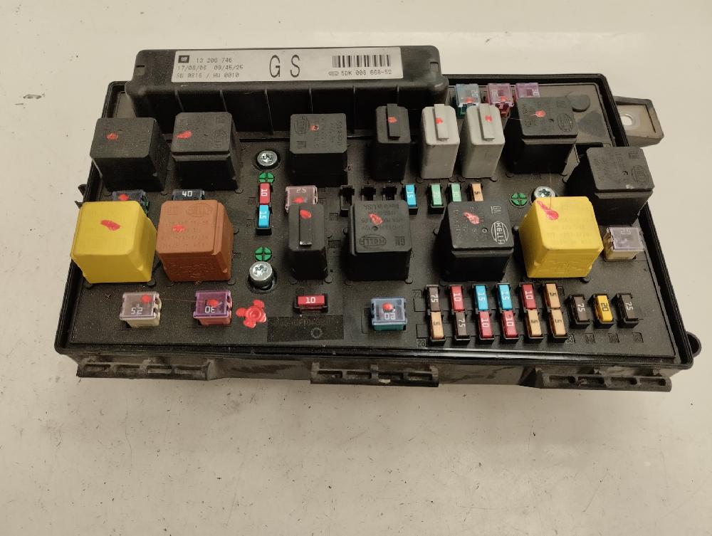 CAJA RELES FUSIBLES OPEL ASTRA 1.9 CDTI MT 120CV