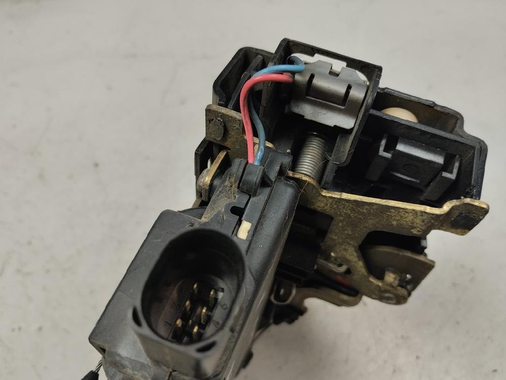 CERRADURA PUERTA TRASERA DERECHA VOLKSWAGEN GOLF 1998 1.9 TDI MT 110CV
