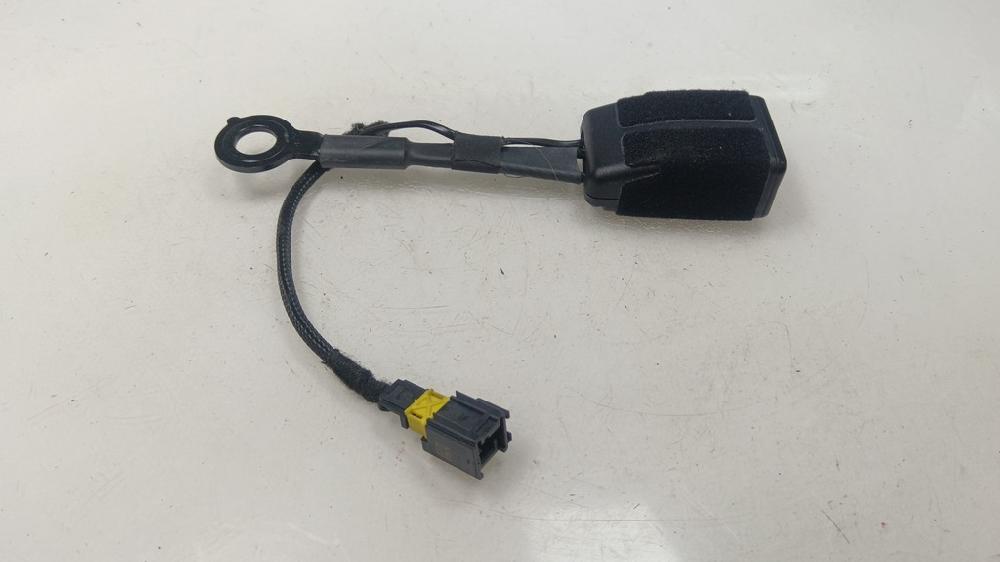 ANCLAJE CINTURON DELANTERO IZQUIERDO PEUGEOT 208 1.5 MT 102CV | 75KW