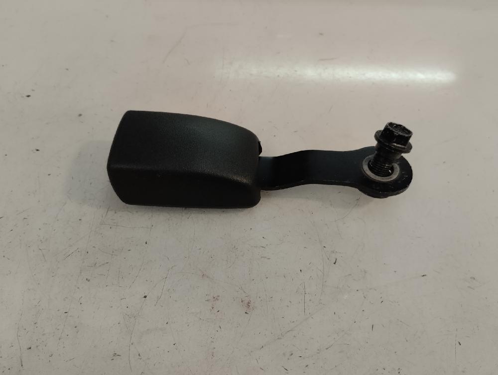 ANCLAJE CINTURON TRASERO DERECHO TOYOTA COROLLA VERSO 2.2 TD MT 136CV