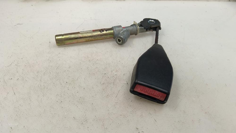 ANCLAJE CINTURON DELANTERO IZQUIERDO RENAULT CLIO 1.2 MT 75CV