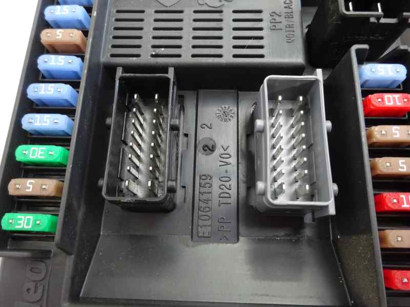 CAJA RELES FUSIBLES PEUGEOT 208 1.2 VTI MT 82CV
