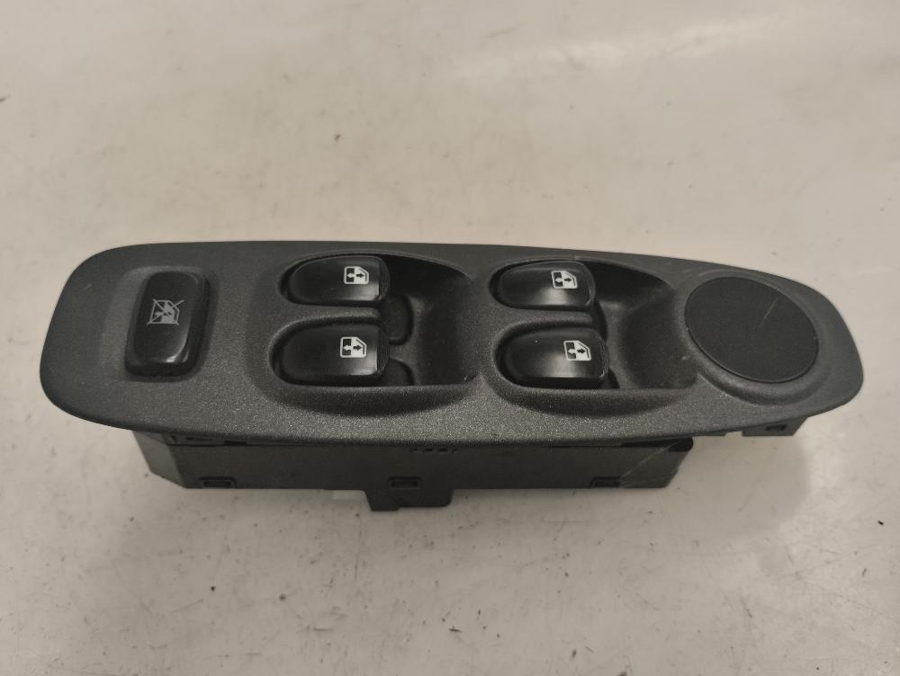 MANDO ELEVALUNAS DELANTERO IZQUIERDO HYUNDAI ACCENT 1.3 MT 86CV | 63KW