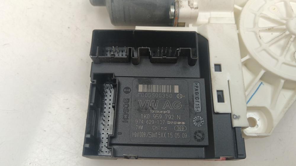 MOTOR ELEVALUNAS DELANTERO DERECHO VOLKSWAGEN JETTA 1.6 TDI MT 105CV