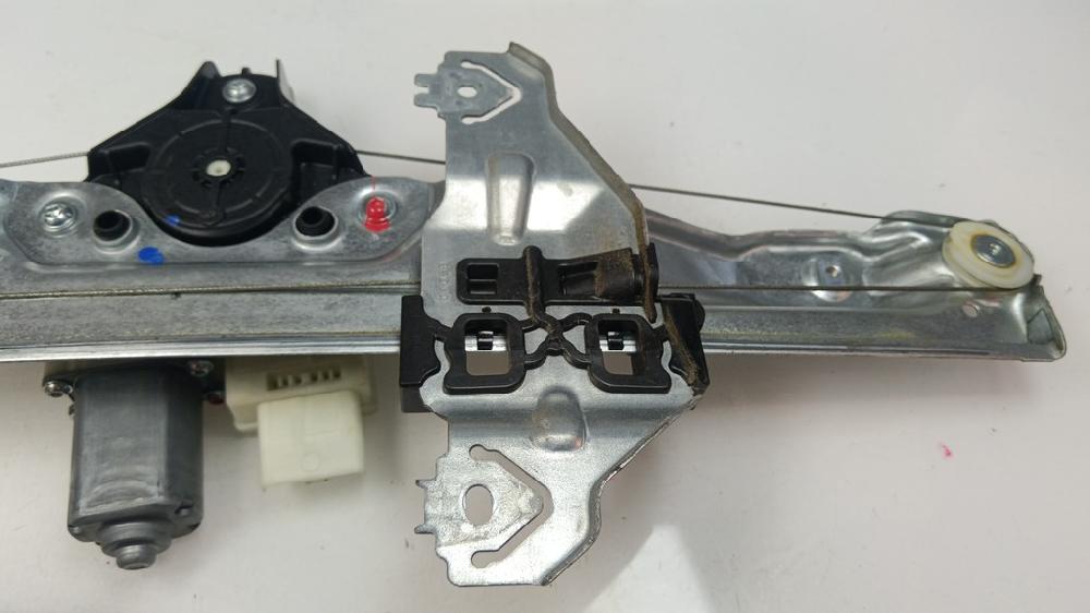 ELEVALUNAS DELANTERO DERECHO NISSAN QASHQAI 1.3 MT 140CV