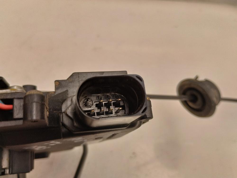 CERRADURA PUERTA TRASERA IZQUIERDA AUDI A4 1.9 TDI 6MT 130CV