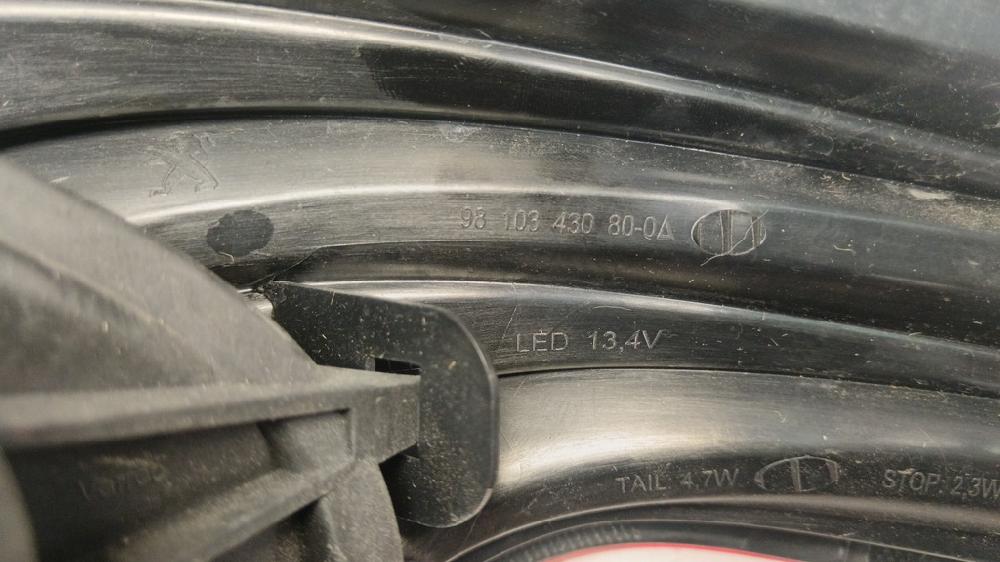 PILOTO TRASERO IZQUIERDO PEUGEOT 208 1.2 VTI ETG 82CV