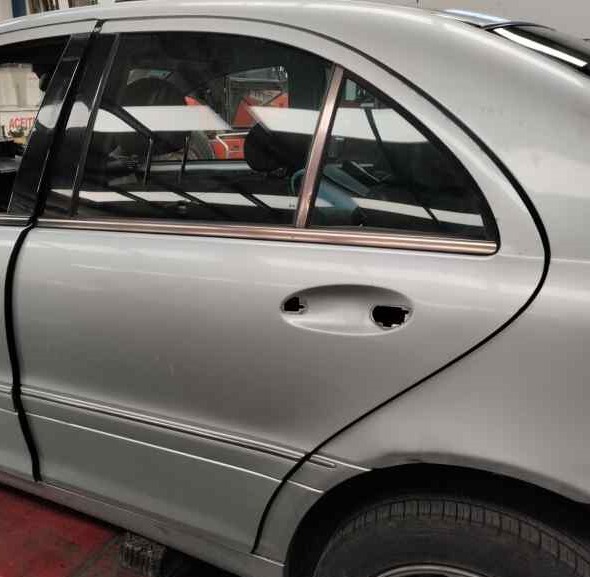 PUERTA TRASERA IZQUIERDA MERCEDES BENZ CLASE C 2.2 MT 143CV | 105KW