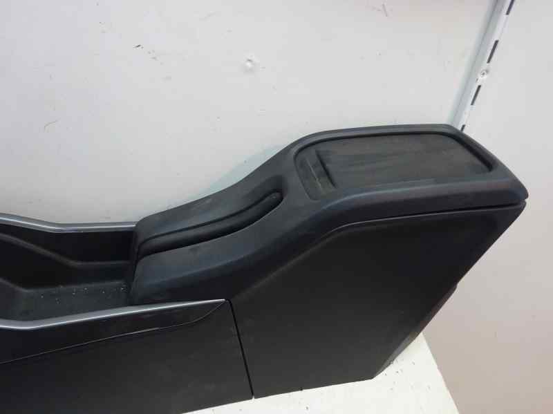 APOYABRAZOS CENTRAL PEUGEOT 2008 1.2 VTI MT 82CV