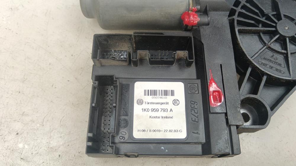 MOTOR ELEVALUNAS DELANTERO IZQUIERDO VOLKSWAGEN TOURAN 1.9 TDI MT 105CV | 77KW