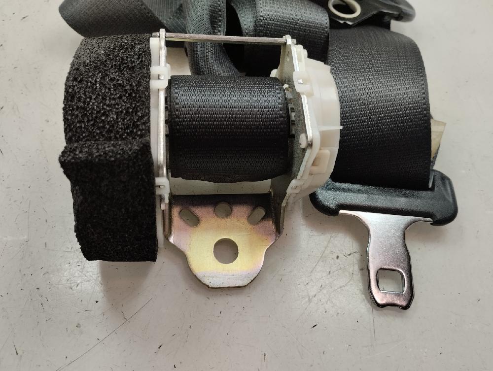 CINTURON SEGURIDAD TRASERO DERECHO TOYOTA YARIS 1.5 MT 106CV