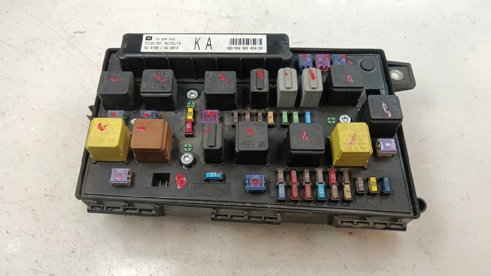 CAJA RELES FUSIBLES OPEL ZAFIRA 1.9 CDTI MT 120CV