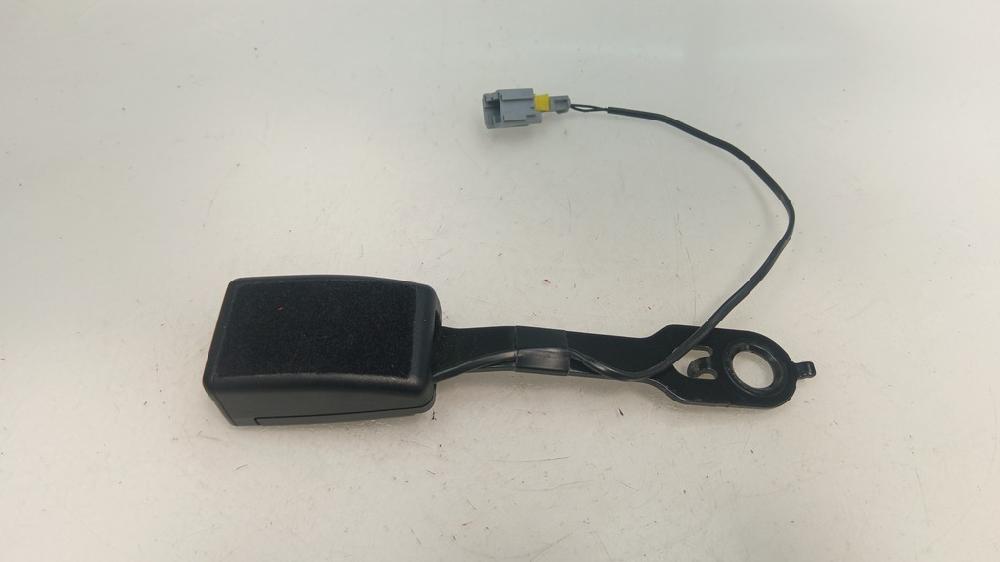 ANCLAJE CINTURON DELANTERO IZQUIERDO PEUGEOT 208 1.2 MT 110CV | 81KW