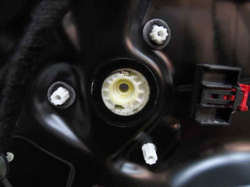ELEVALUNAS TRASERO IZQUIERDO VOLKSWAGEN PASSAT VARIANT 2.0 TDI DSG 150CV