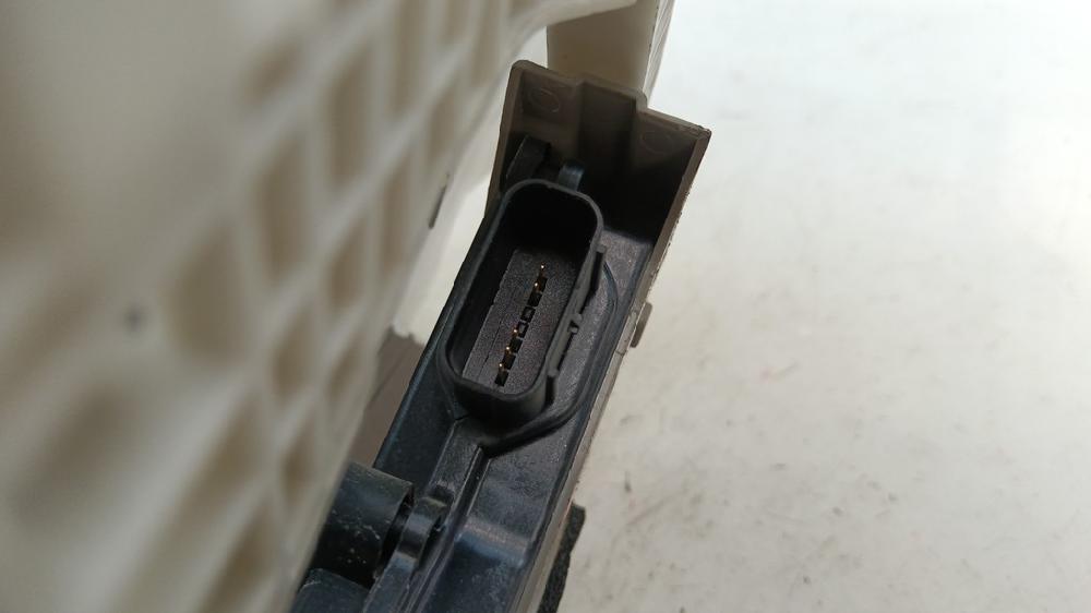 CERRADURA PUERTA DELANTERA DERECHA KIA CEED 1.6 CRDI DCT 136CV