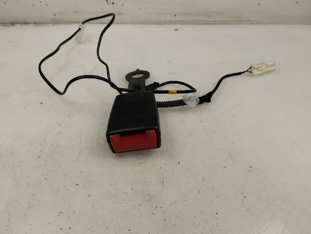 ANCLAJE CINTURON TRASERO IZQUIERDO TOYOTA VERSO 1.6 MT 132CV | 97KW