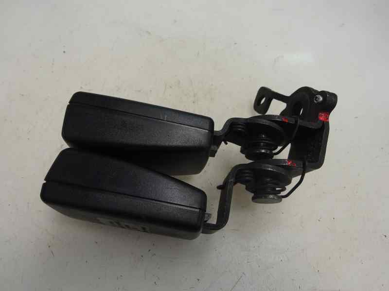 ANCLAJE CINTURON TRASERO IZQUIERDO VOLKSWAGEN GOLF 1.4 TSI MT 125CV | 92KW