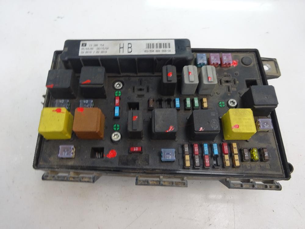 CAJA RELES FUSIBLES OPEL ASTRA 2006 1.7 CDTI MT 100CV