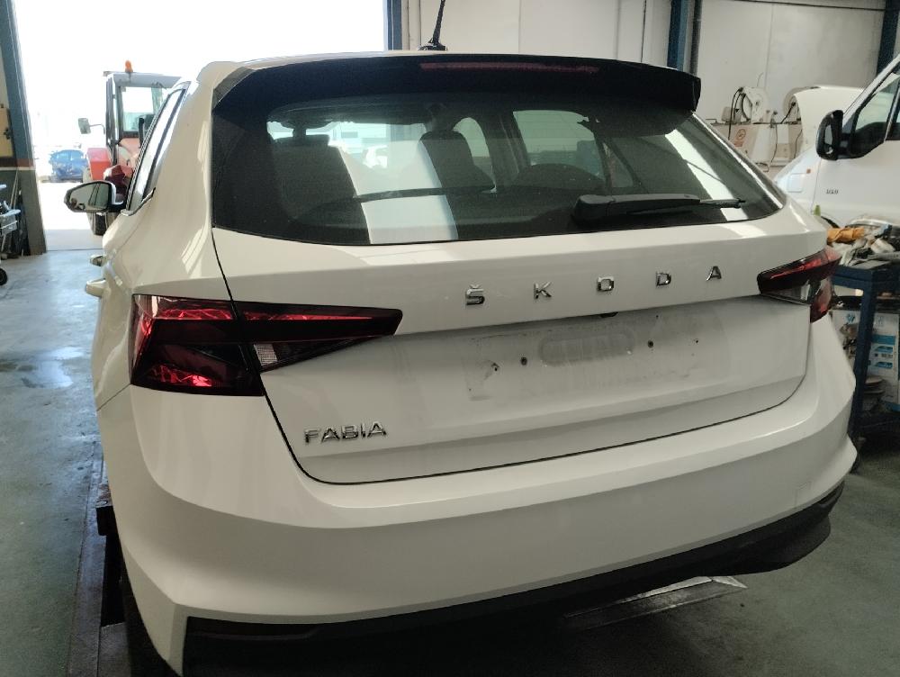 PILOTO TRASERO IZQUIERDO INTERIOR SKODA FABIA 2022 1.0 TSI MT 95CV